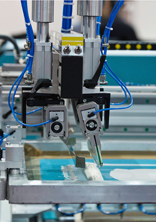 客户比较关注深圳精密模具加工的哪些方面